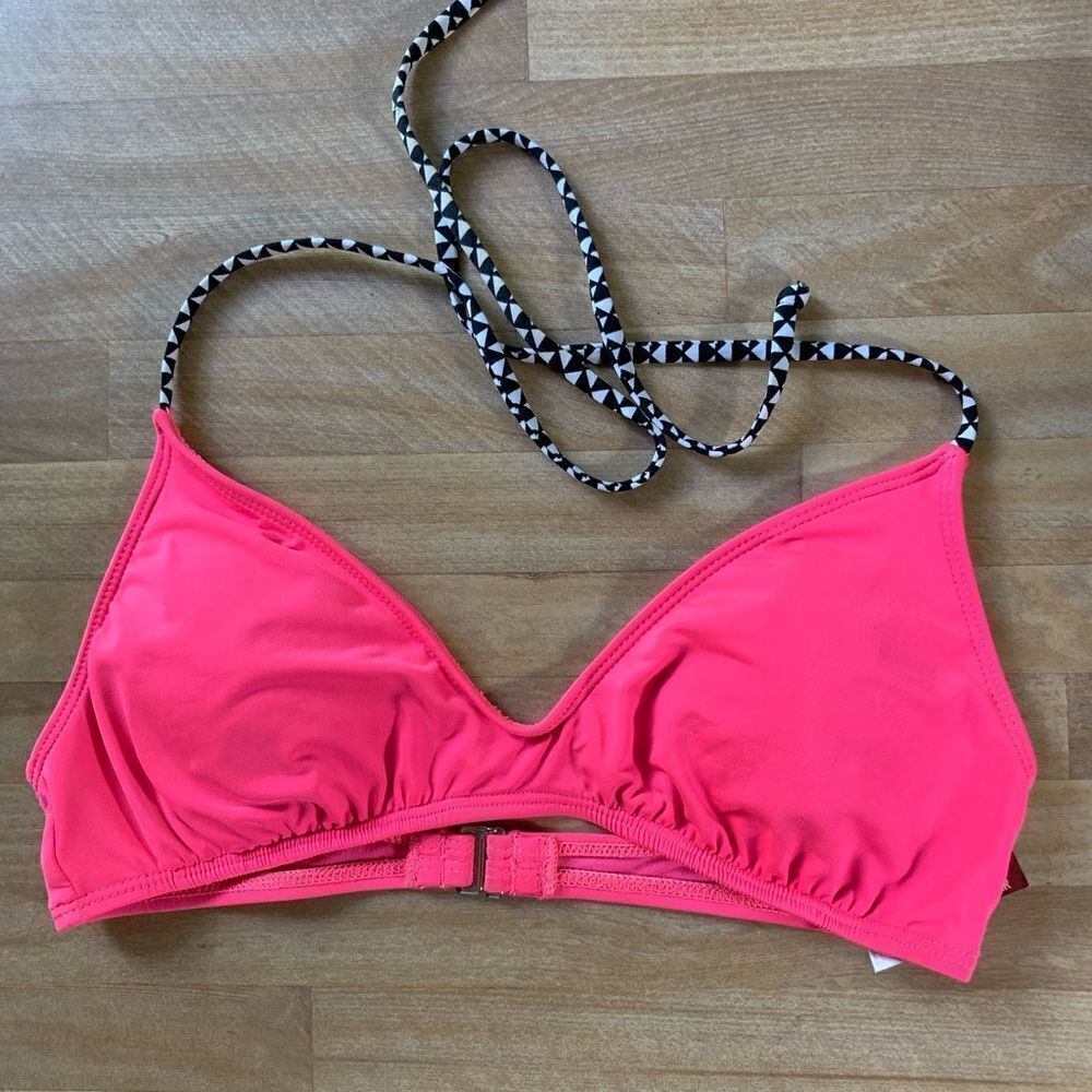 𝅺arizona Jean Company bright pink bikini top with black/white tie size L